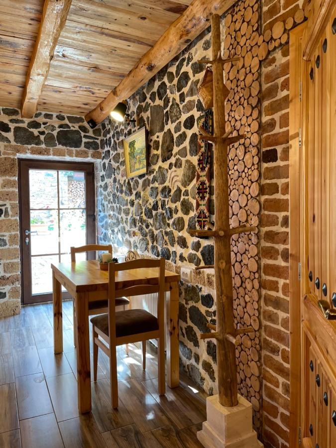 Hotel Bujtina Liana Voskopojë Extérieur photo