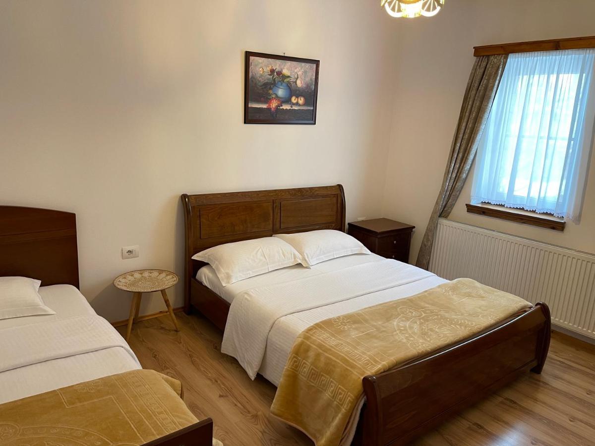 Hotel Bujtina Liana Voskopojë Extérieur photo
