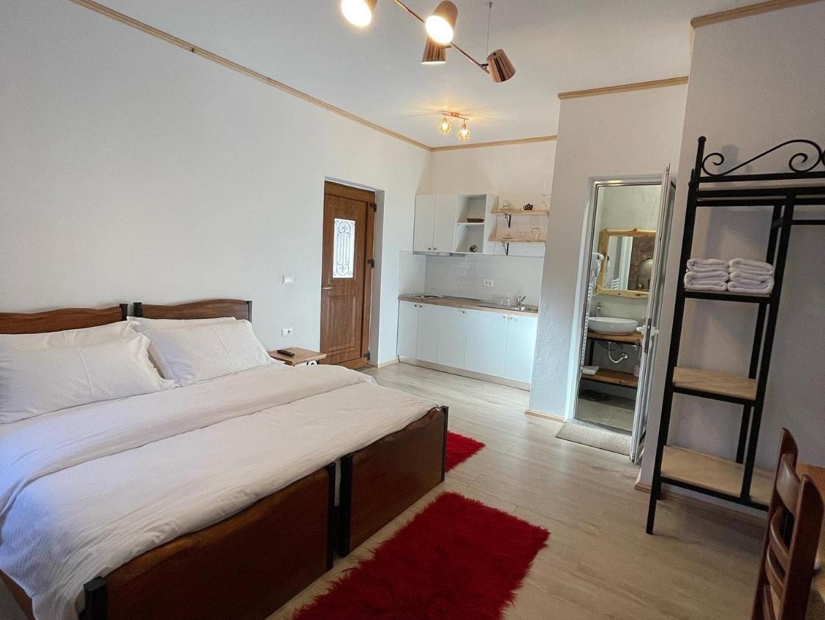 Hotel Bujtina Liana Voskopojë Extérieur photo