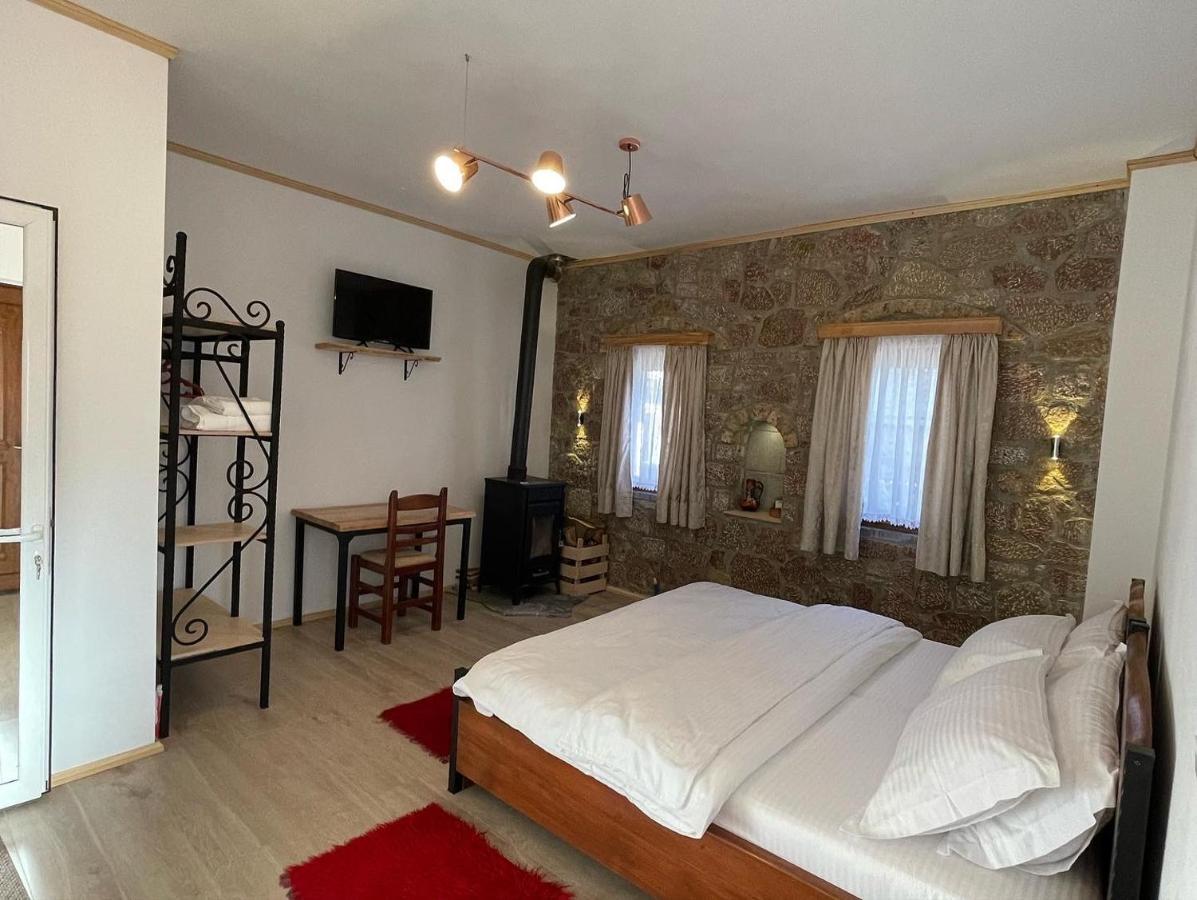 Hotel Bujtina Liana Voskopojë Extérieur photo